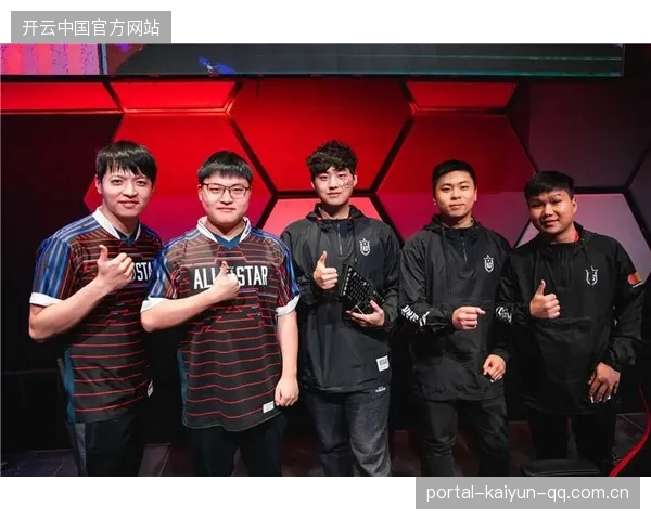 Faker×Uzi同框名场面：竞赛精神跨越赛区边界